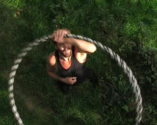 Hula Hoop von aussen greifen